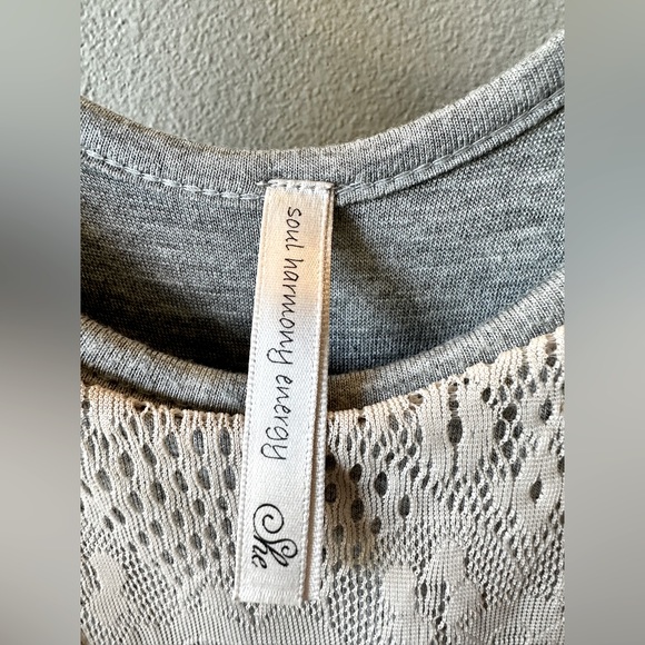 Cute and comfortable maxi dress with pretty detailing. Size small. - Picture 3 of 4